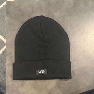 UGG Classic Black Cuffed Beanie